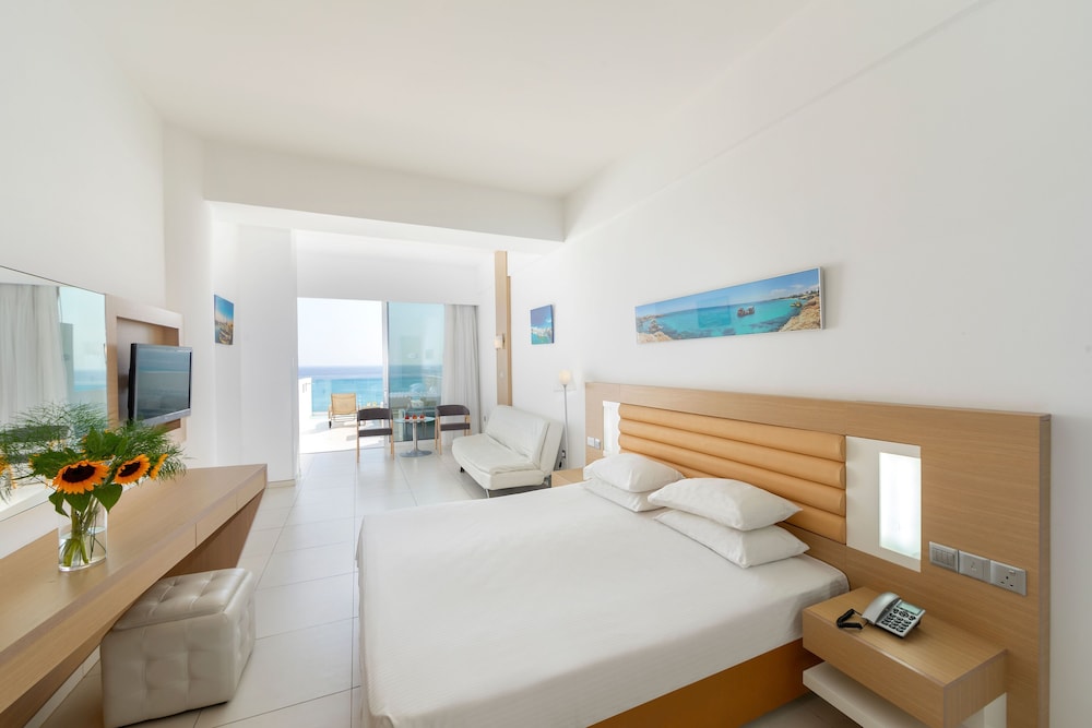 Vrissaki Beach Hotel — Hotel rooms in Protaras, Famagusta Region