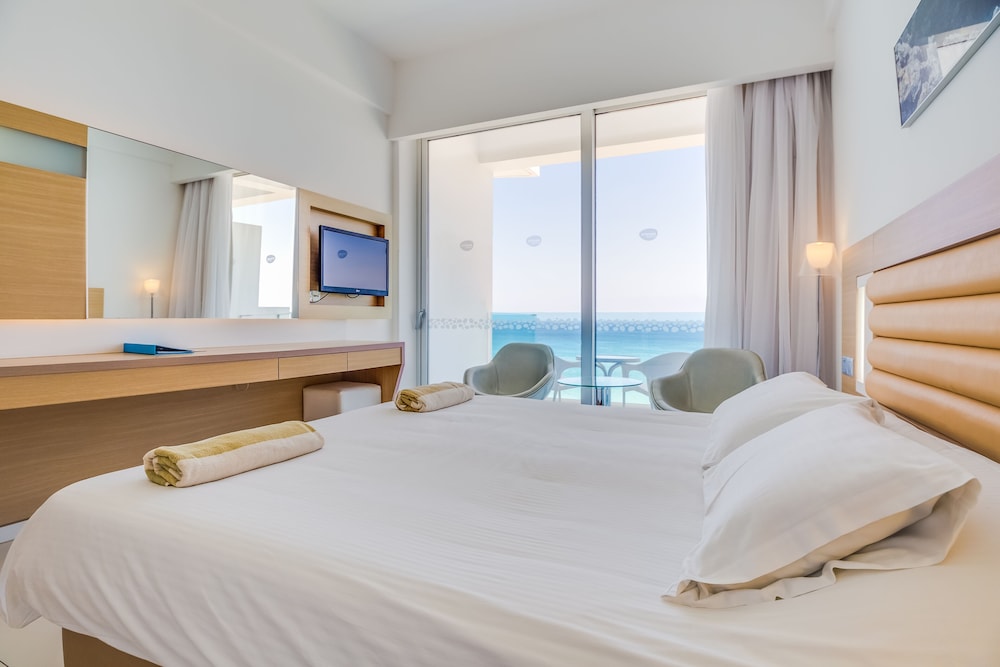Vrissaki Beach Hotel — Hotel rooms in Protaras, Famagusta Region