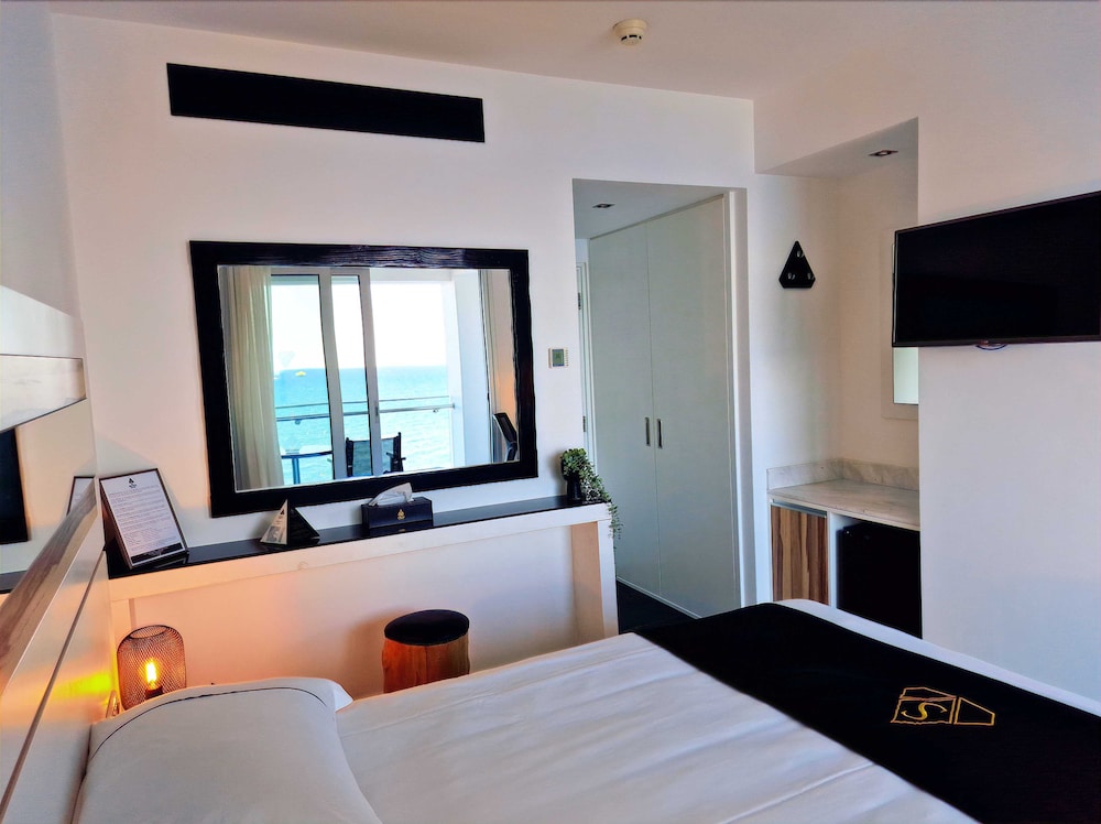 The Ciao Stelio Deluxe Hotel - Adults Only — Hotel rooms in Larnaca, Larnaca Region