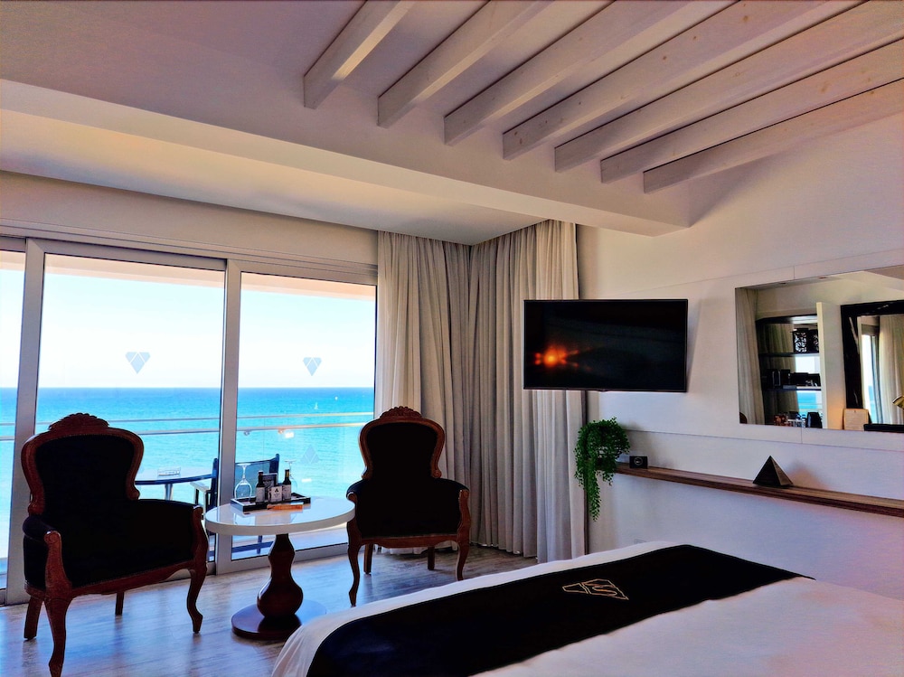 The Ciao Stelio Deluxe Hotel - Adults Only — Hotel rooms in Larnaca, Larnaca Region