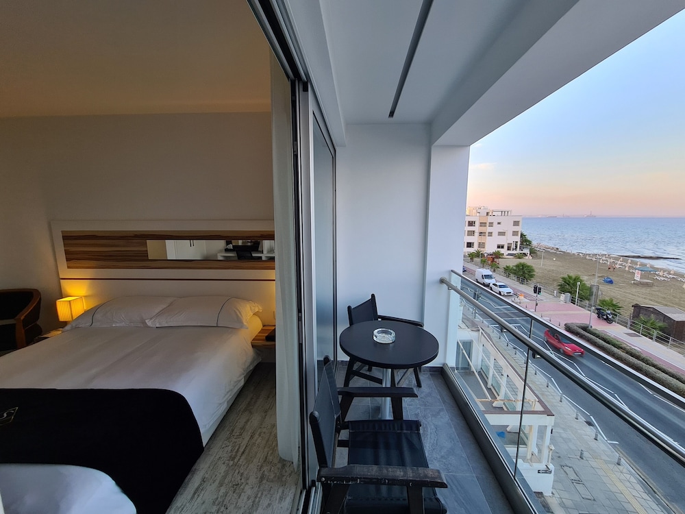 The Ciao Stelio Deluxe Hotel - Adults Only — Hotel rooms in Larnaca, Larnaca Region
