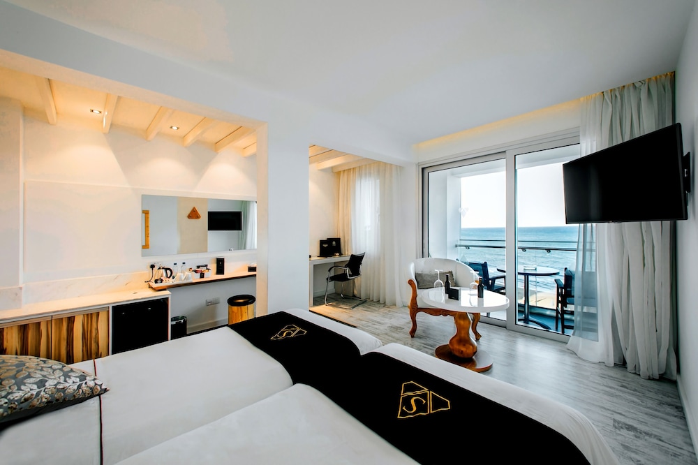 The Ciao Stelio Deluxe Hotel - Adults Only — Hotel rooms in Larnaca, Larnaca Region