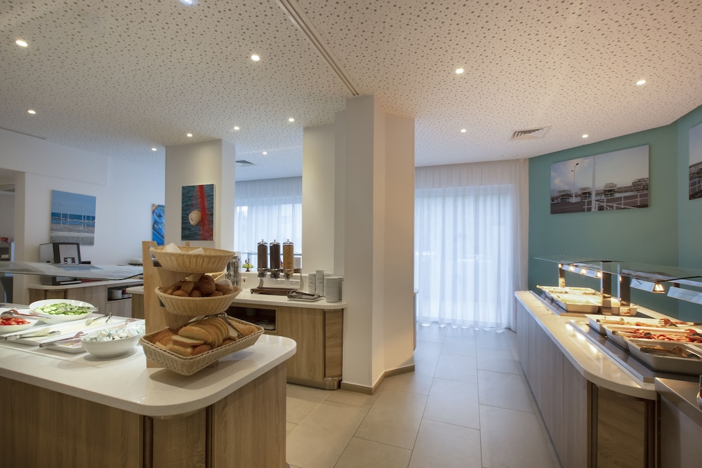 Harmony Bay Hotel — Restaurant & bars in Limassol, Limassol Region