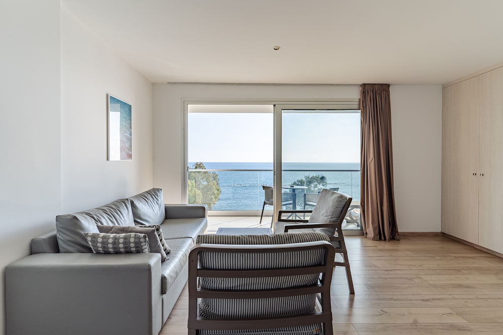 Harmony Bay Hotel — Hotel rooms in Limassol, Limassol Region