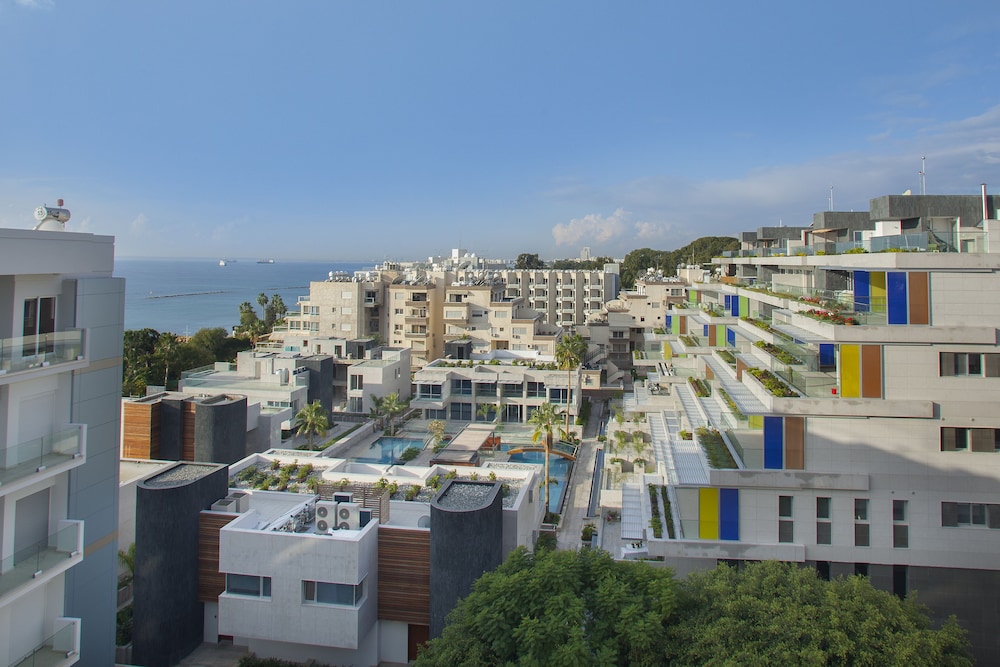 Harmony Bay Hotel — Hotel building in Limassol, Limassol Region