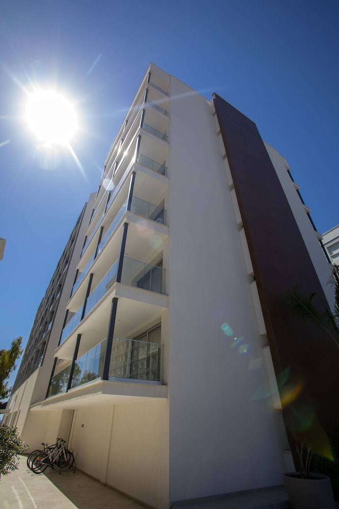 Harmony Bay Hotel — Hotel building in Limassol, Limassol Region