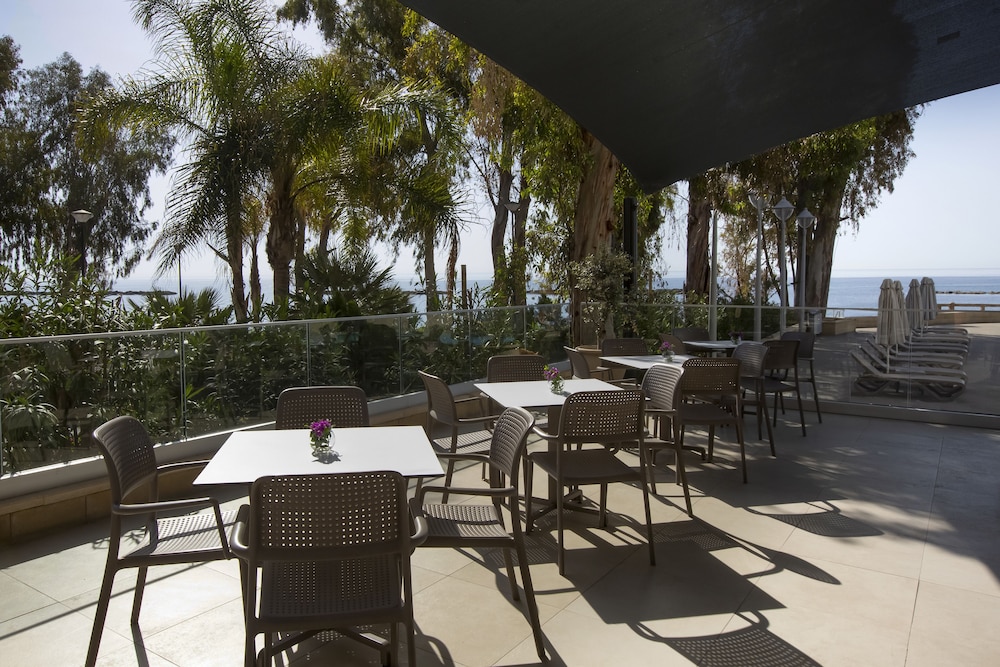 Harmony Bay Hotel — Restaurant & bars in Limassol, Limassol Region
