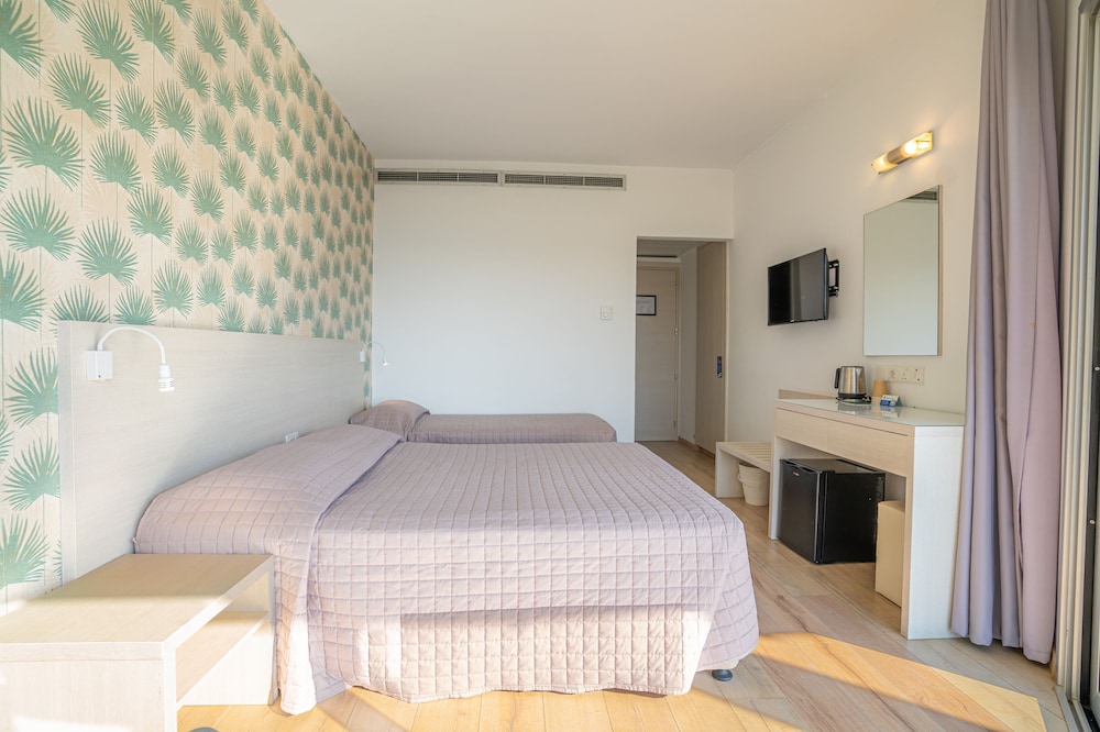 Harmony Bay Hotel — Hotel rooms in Limassol, Limassol Region