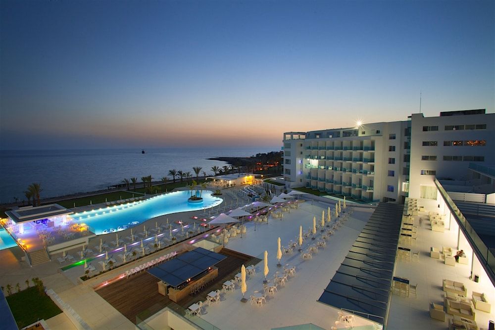 . King Evelthon Beach Hotel & Resort