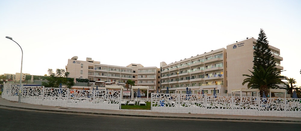 Odessa Beach Hotel — Hotel building in Protaras, Famagusta Region