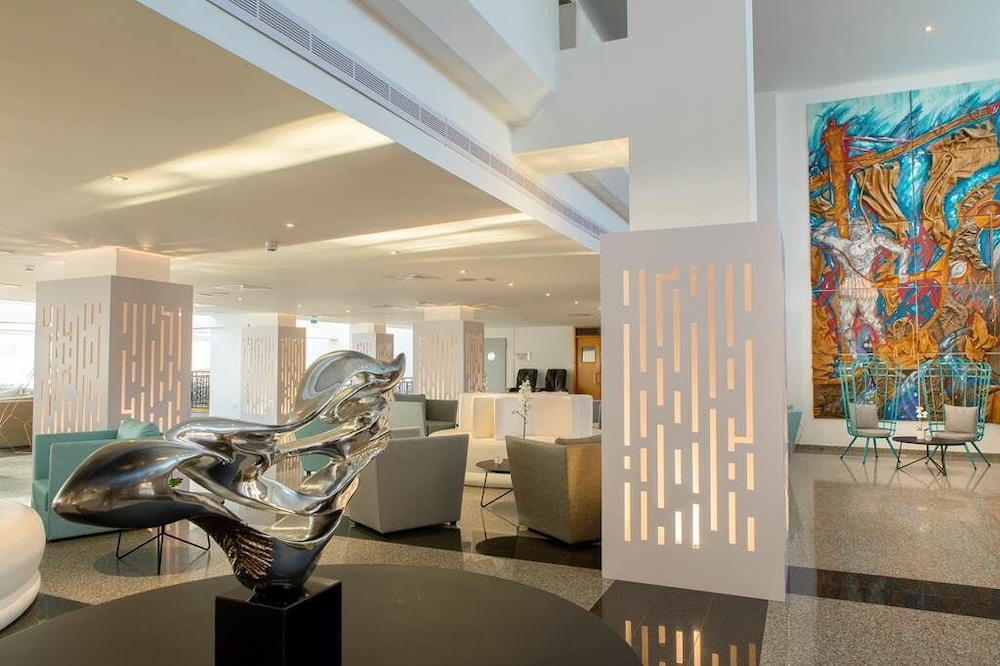 Odessa Beach Hotel — Hotel building in Protaras, Famagusta Region