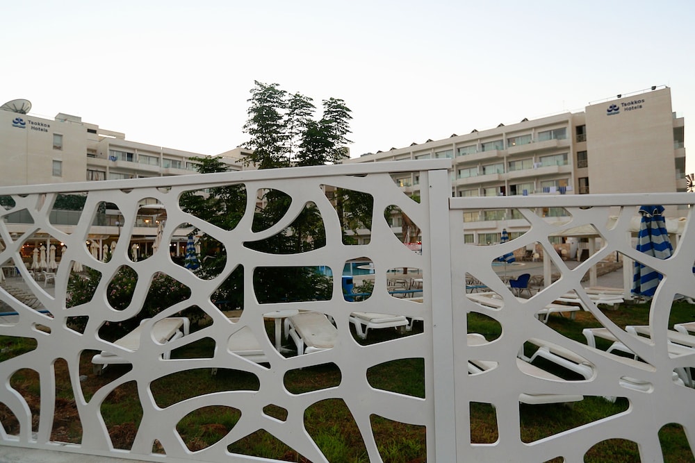 Odessa Beach Hotel — Hotel building in Protaras, Famagusta Region