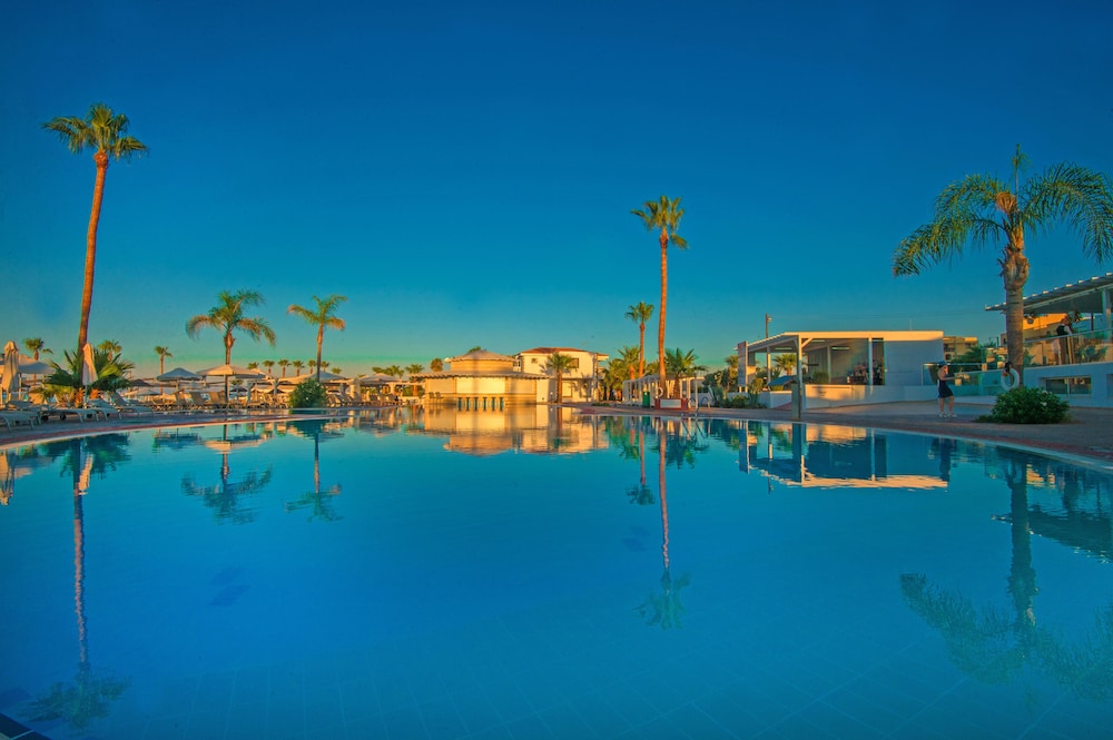 Marlita Beach Hotel Apartments — Main photo in Protaras, Famagusta Region