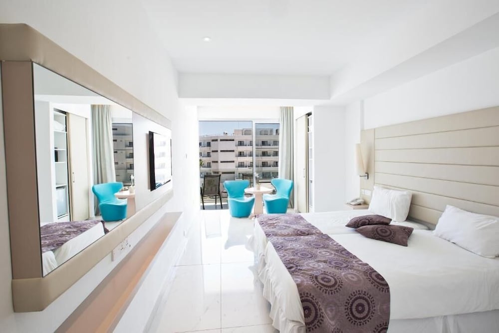 Tsokkos Protaras Hotel — Hotel rooms in Protaras, Famagusta Region
