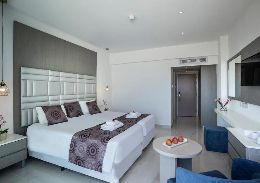 Tsokkos Protaras Hotel — Hotel rooms in Protaras, Famagusta Region