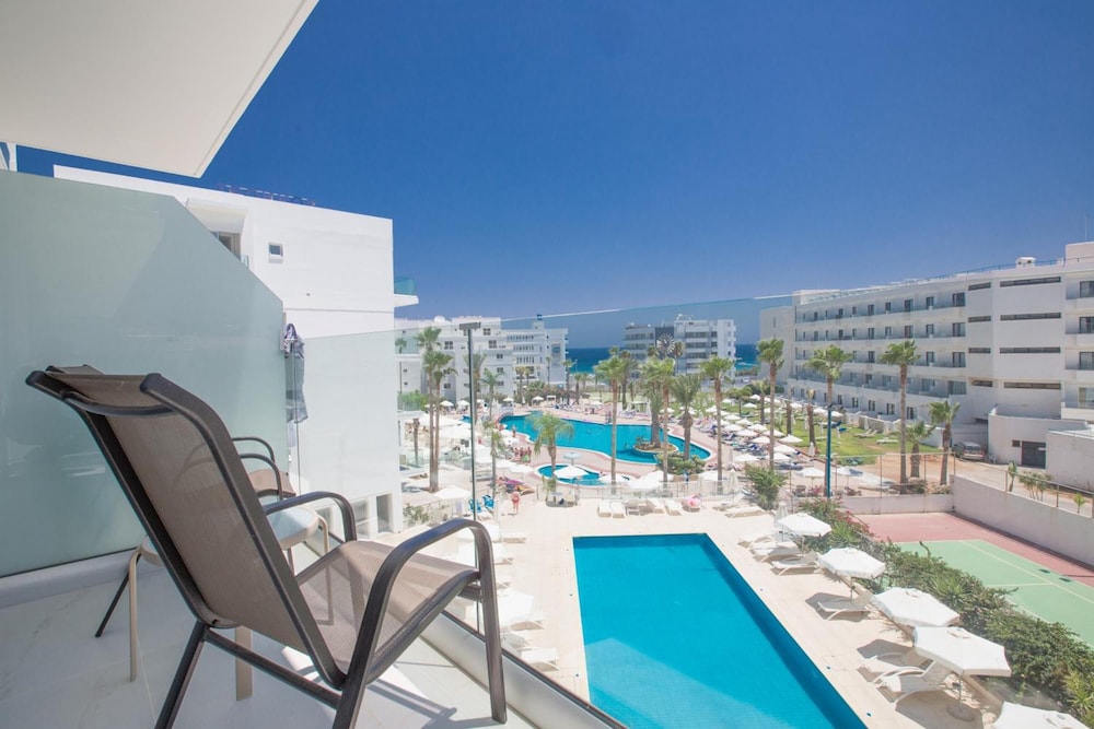 Tsokkos Protaras Hotel — Swimming pool in Protaras, Famagusta Region