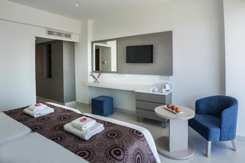 Tsokkos Protaras Hotel — Hotel rooms in Protaras, Famagusta Region