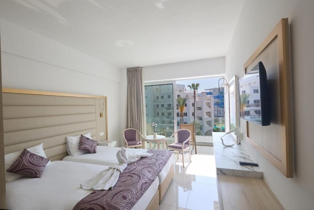 Tsokkos Protaras Hotel — Hotel rooms in Protaras, Famagusta Region
