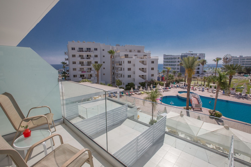 Tsokkos Protaras Hotel — Swimming pool in Protaras, Famagusta Region