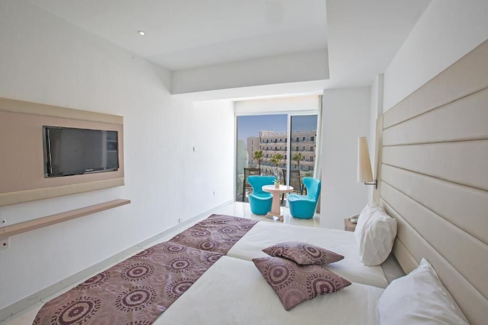 Tsokkos Protaras Hotel — Hotel rooms in Protaras, Famagusta Region