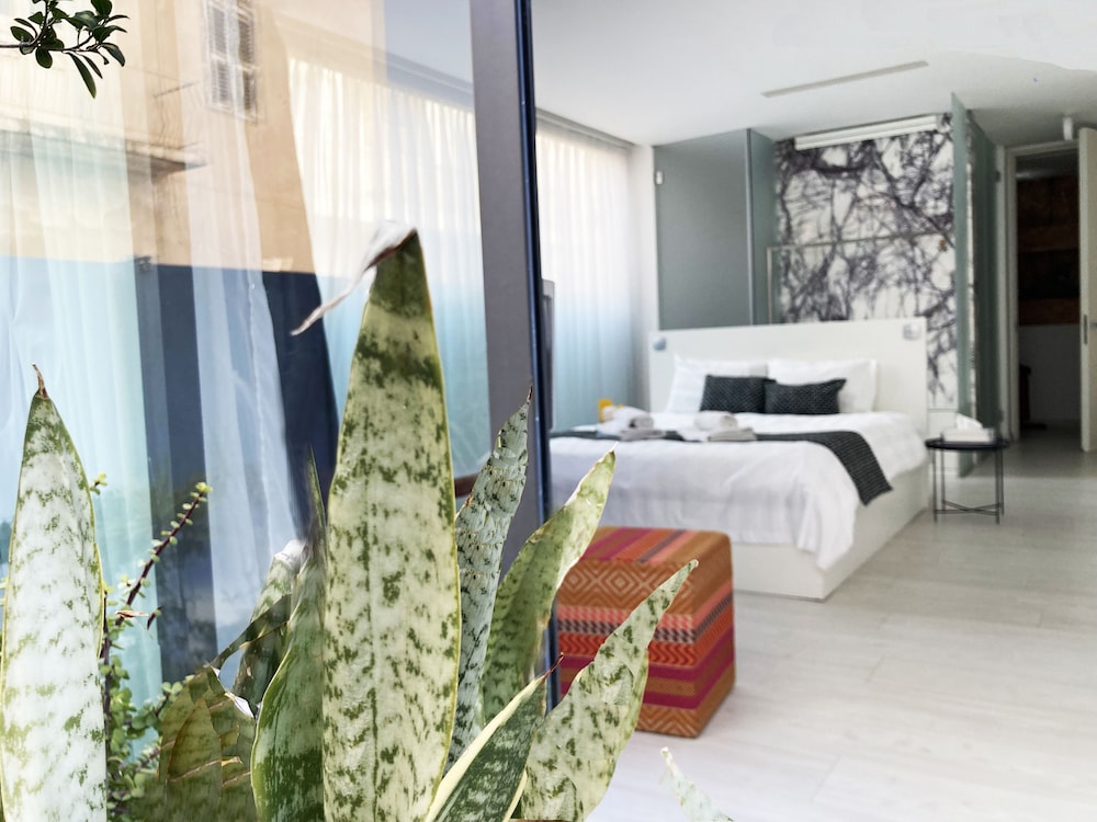 Lokàl Boutique Hotel — Hotel rooms in Larnaca, Larnaca Region