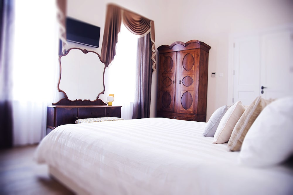 Lokàl Boutique Hotel — Hotel rooms in Larnaca, Larnaca Region
