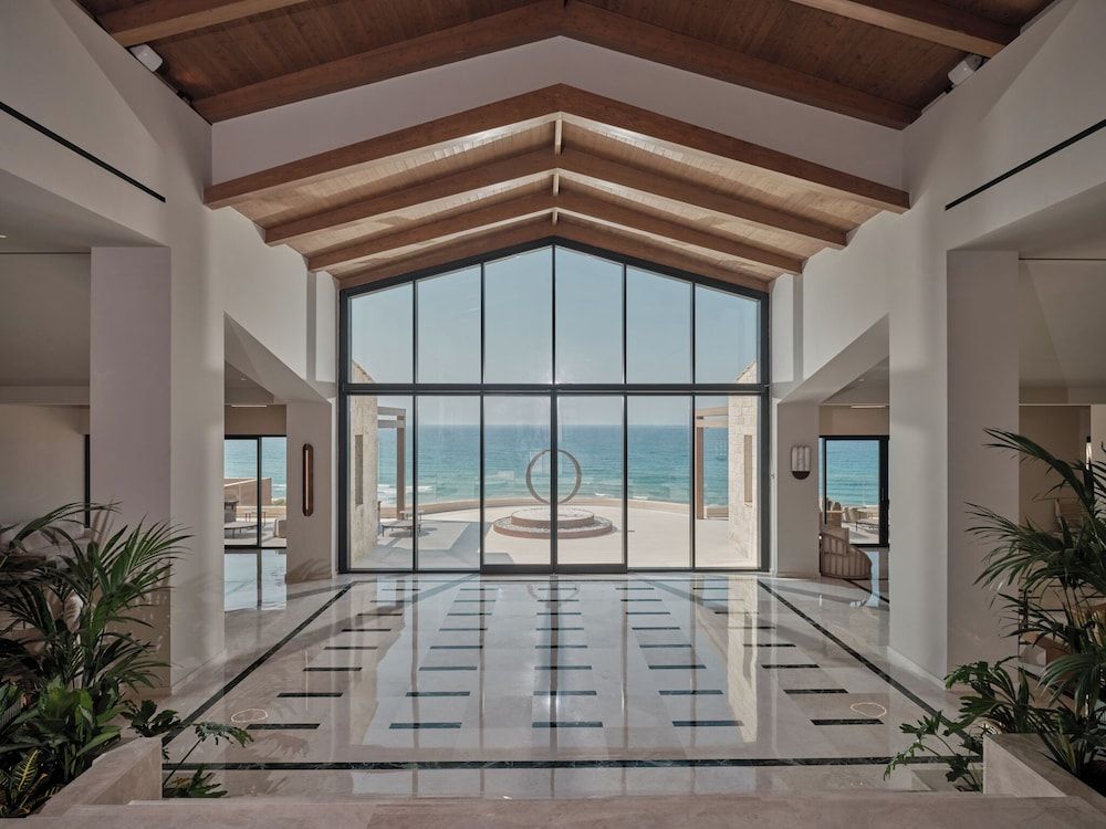 Oros Luxury Beach Resort - zdjęcie 2