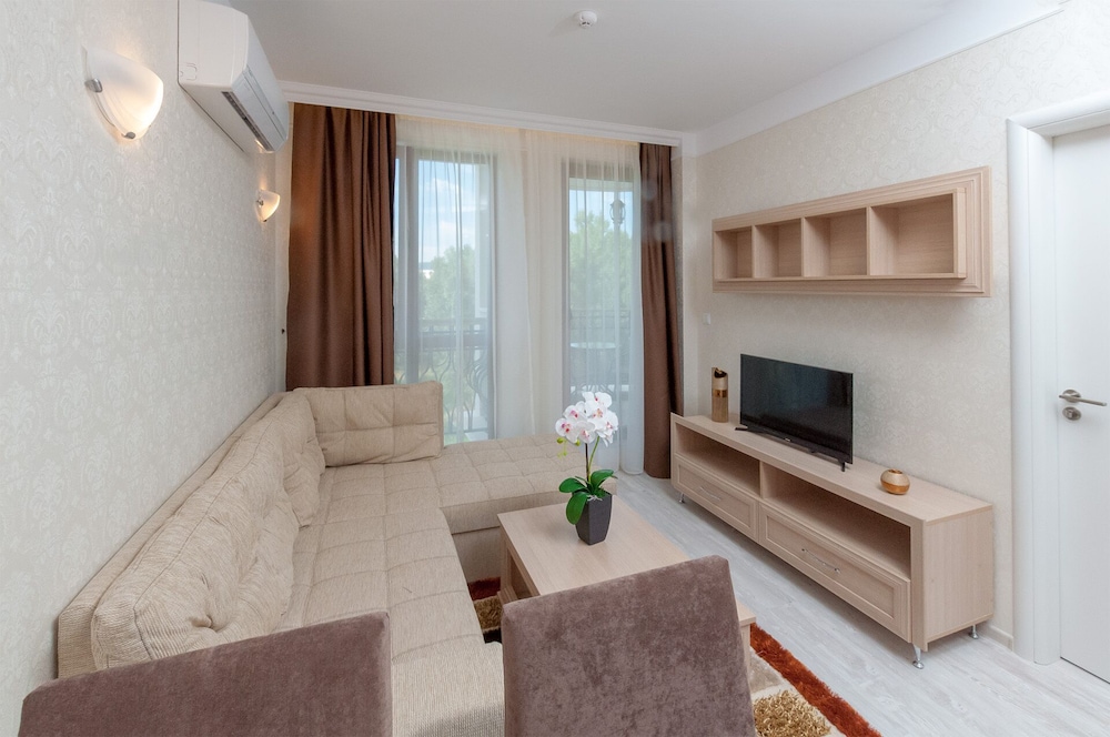 Harmony Suites Saint Vlas — Hotel rooms in Sveti Vlas, Burgas Region