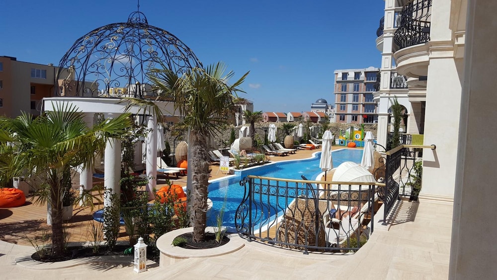 Harmony Suites Saint Vlas — Swimming pool in Sveti Vlas, Burgas Region