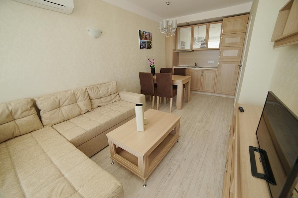 Harmony Suites Saint Vlas — Hotel rooms in Sveti Vlas, Burgas Region