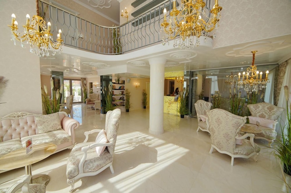 Harmony Suites Saint Vlas — Hotel building in Sveti Vlas, Burgas Region