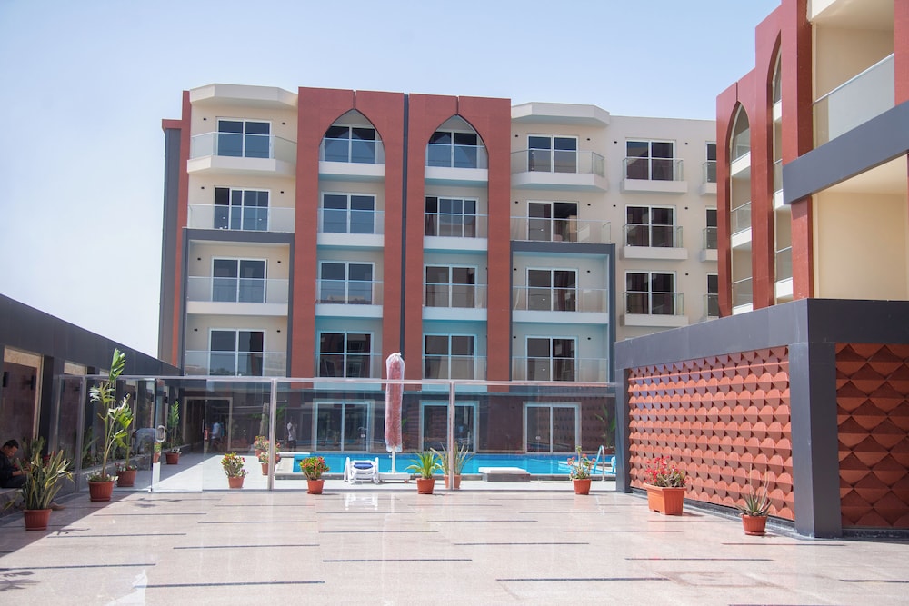 Rewaya Majestic Resort — Hotel building in Hurghada, Red Sea