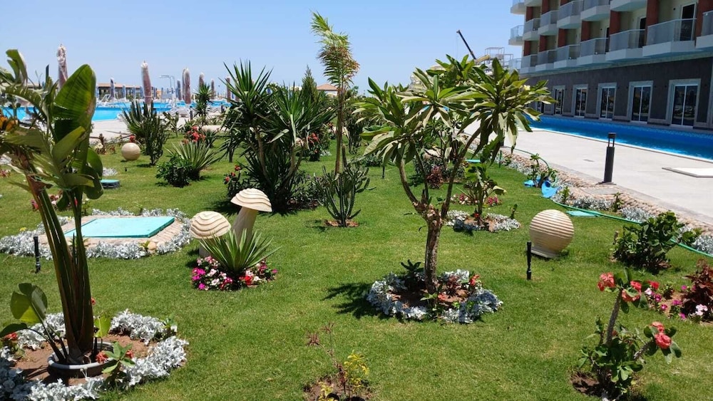 Rewaya Majestic Resort — Hotel building in Hurghada, Red Sea