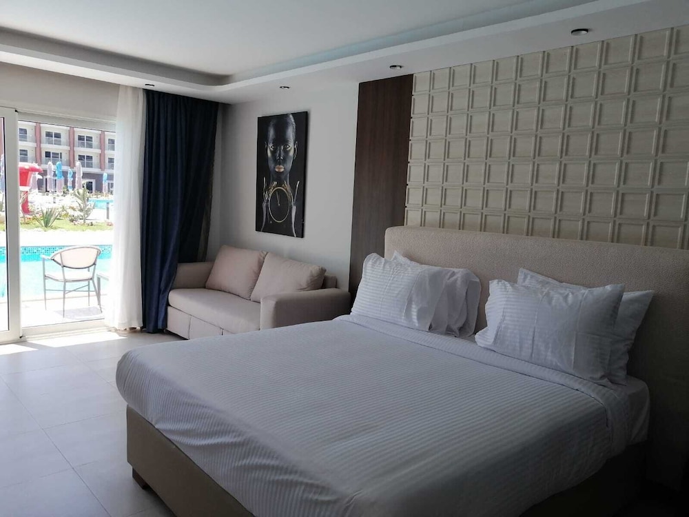 Rewaya Majestic Resort — Hotel rooms in Hurghada, Red Sea