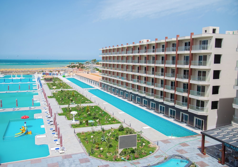 Rewaya Majestic Resort — Hotel building in Hurghada, Red Sea