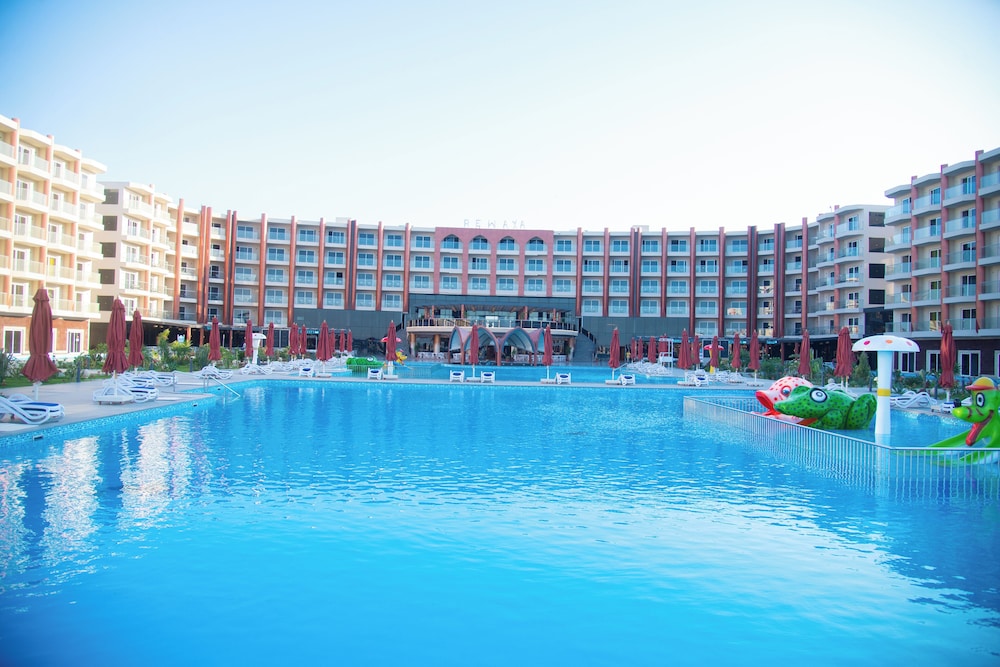 Rewaya Majestic Resort — Swimming pool in Hurghada, Red Sea