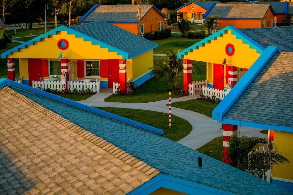 LEGOLAND Beach Retreat — Hotel building in Winter Haven, Florida