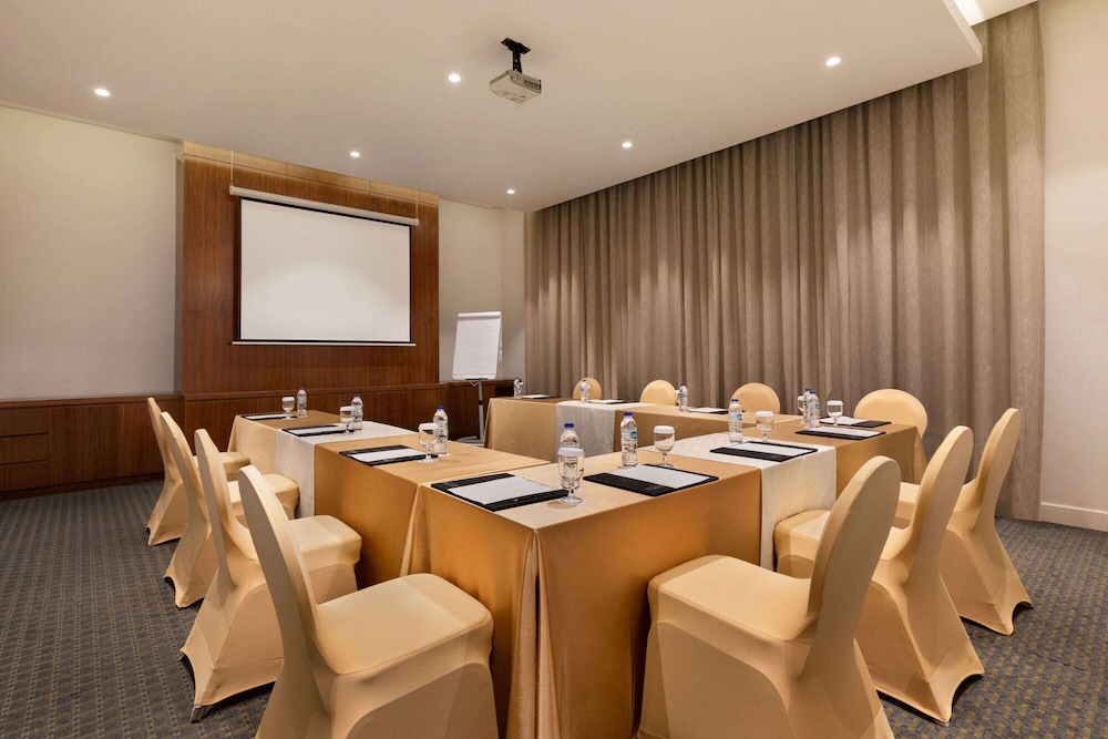 Ramada by Wyndham Dubai Barsha Heights — Hotel building in Dubai