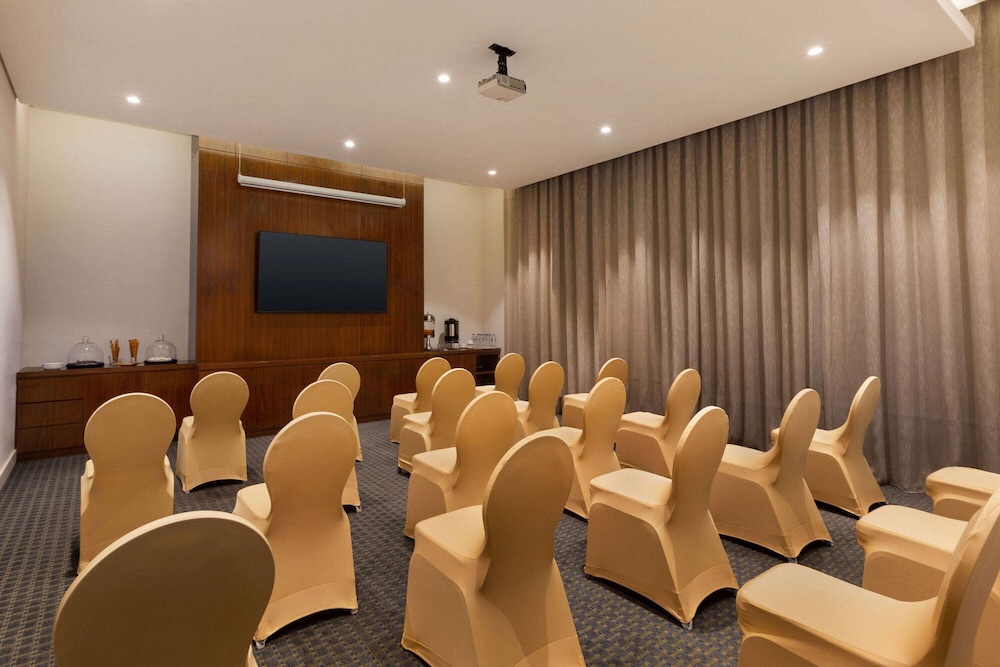 Ramada by Wyndham Dubai Barsha Heights — Hotel building in Dubai