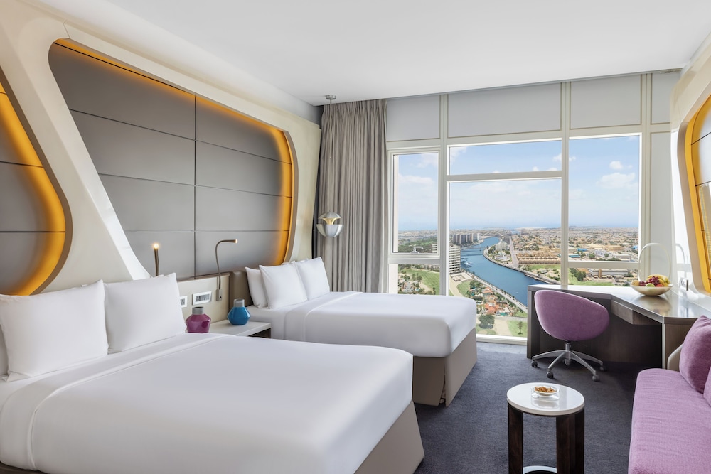 V Hotel Dubai, Curio Collection by Hilton - zdjęcie 2