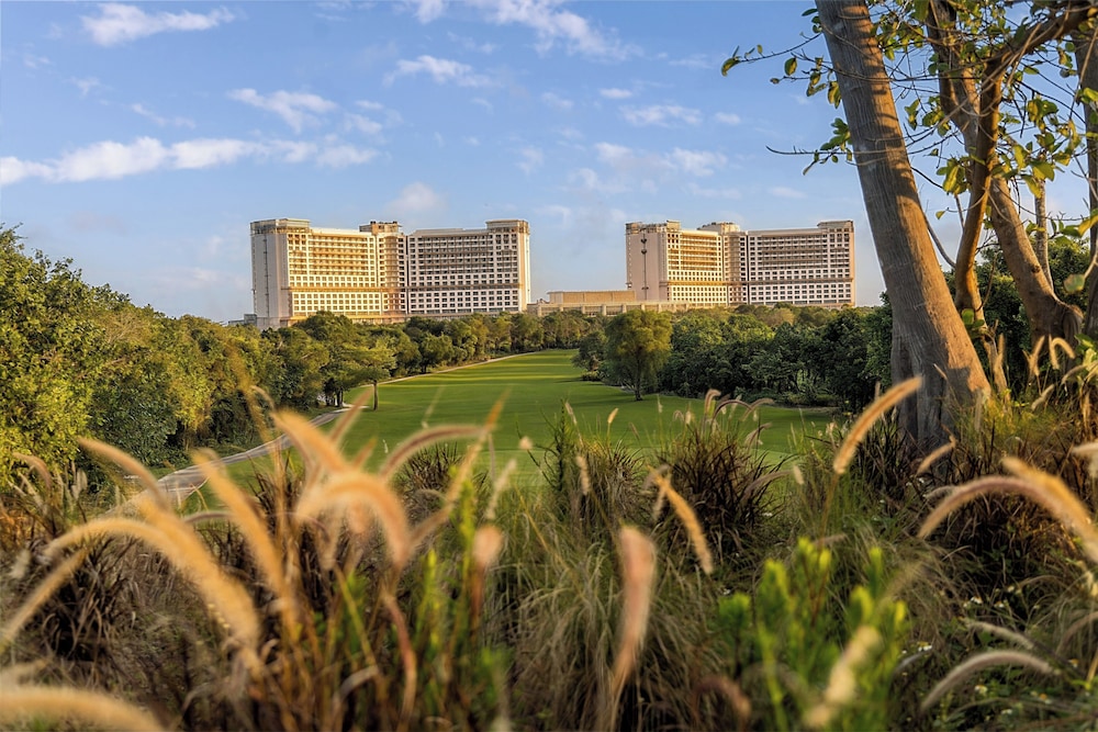 Moon Palace The Grand - Punta Cana - All Inclusive — Hotel building in Bavaro, La Altagracia