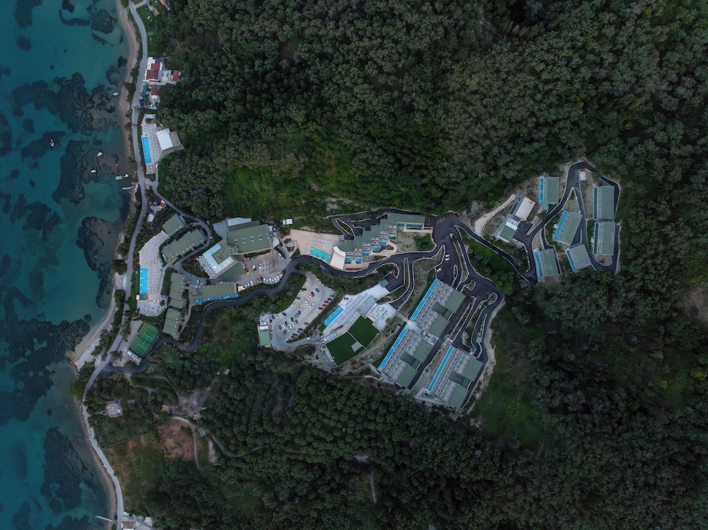 Mythos Panorama — Hotel building in Chlomou, Ionian Islands