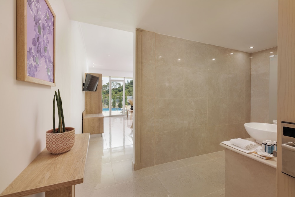 Mythos Panorama — Hotel rooms in Chlomou, Ionian Islands