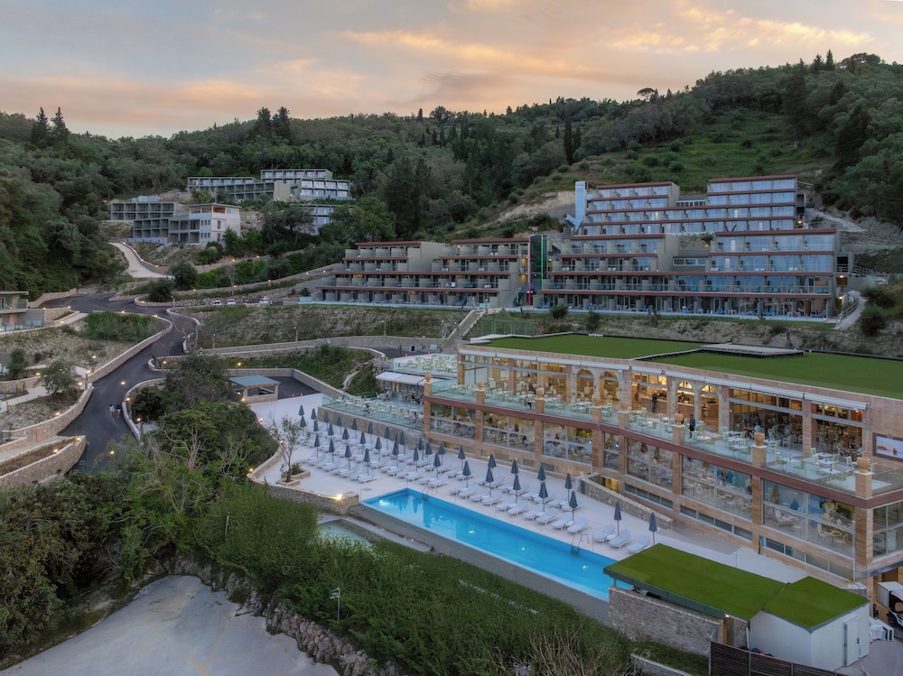 Mythos Panorama — Hotel building in Chlomou, Ionian Islands