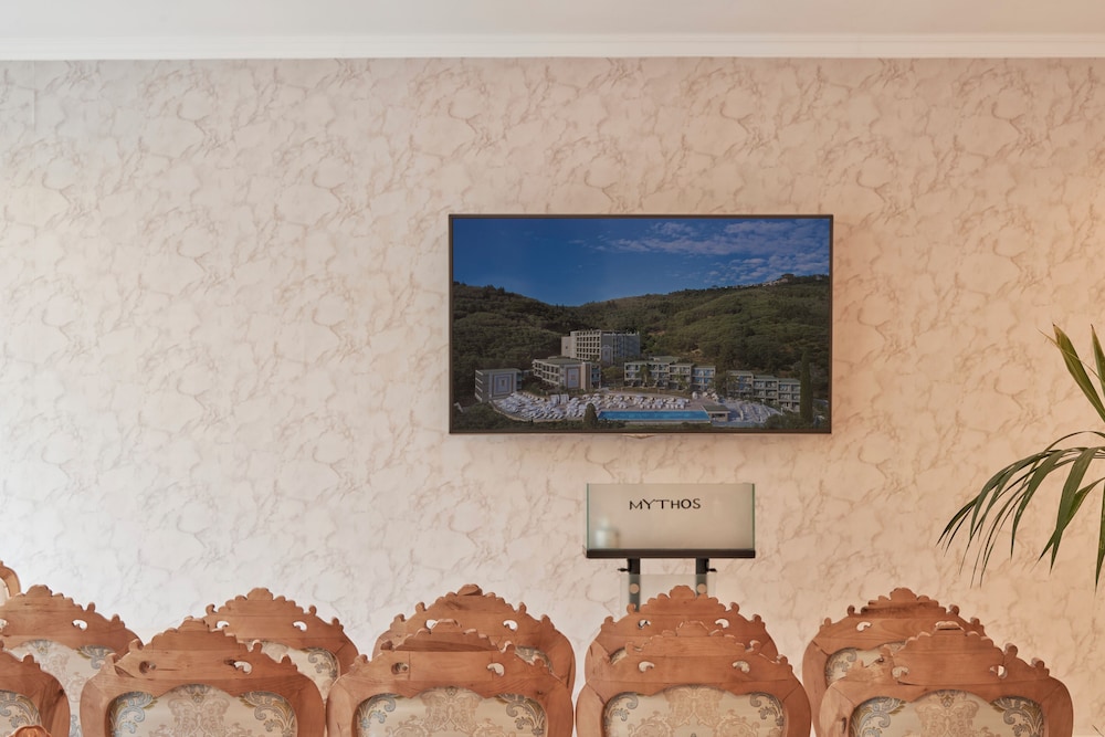 Mythos Panorama — Hotel building in Chlomou, Ionian Islands