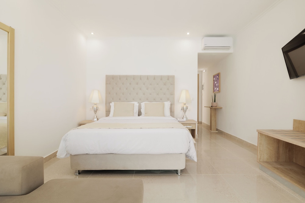 Mythos Panorama — Hotel rooms in Chlomou, Ionian Islands