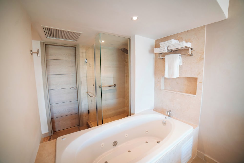 Royalton Punta Cana, An Autograph Collection All-Inclusive Resort & Casino — Rooms in Bavaro, La Altagracia