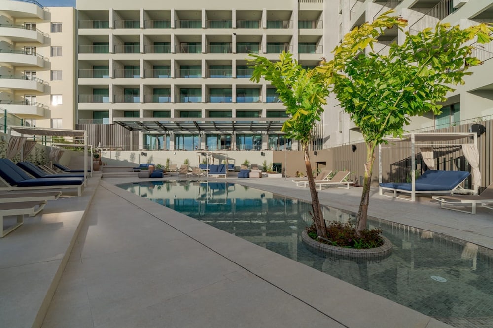 The Editory Ocean Way Funchal — Swimming pool in Funchal, Madeira
