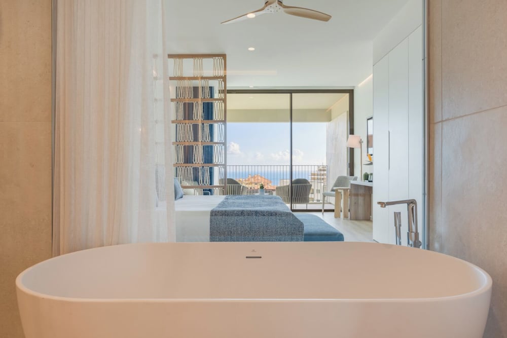 The Editory Ocean Way Funchal — Hotel rooms in Funchal, Madeira