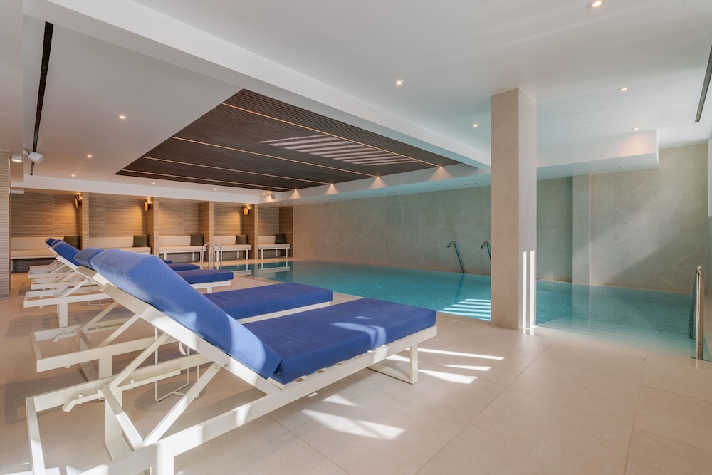 The Editory Ocean Way Funchal — Swimming pool in Funchal, Madeira